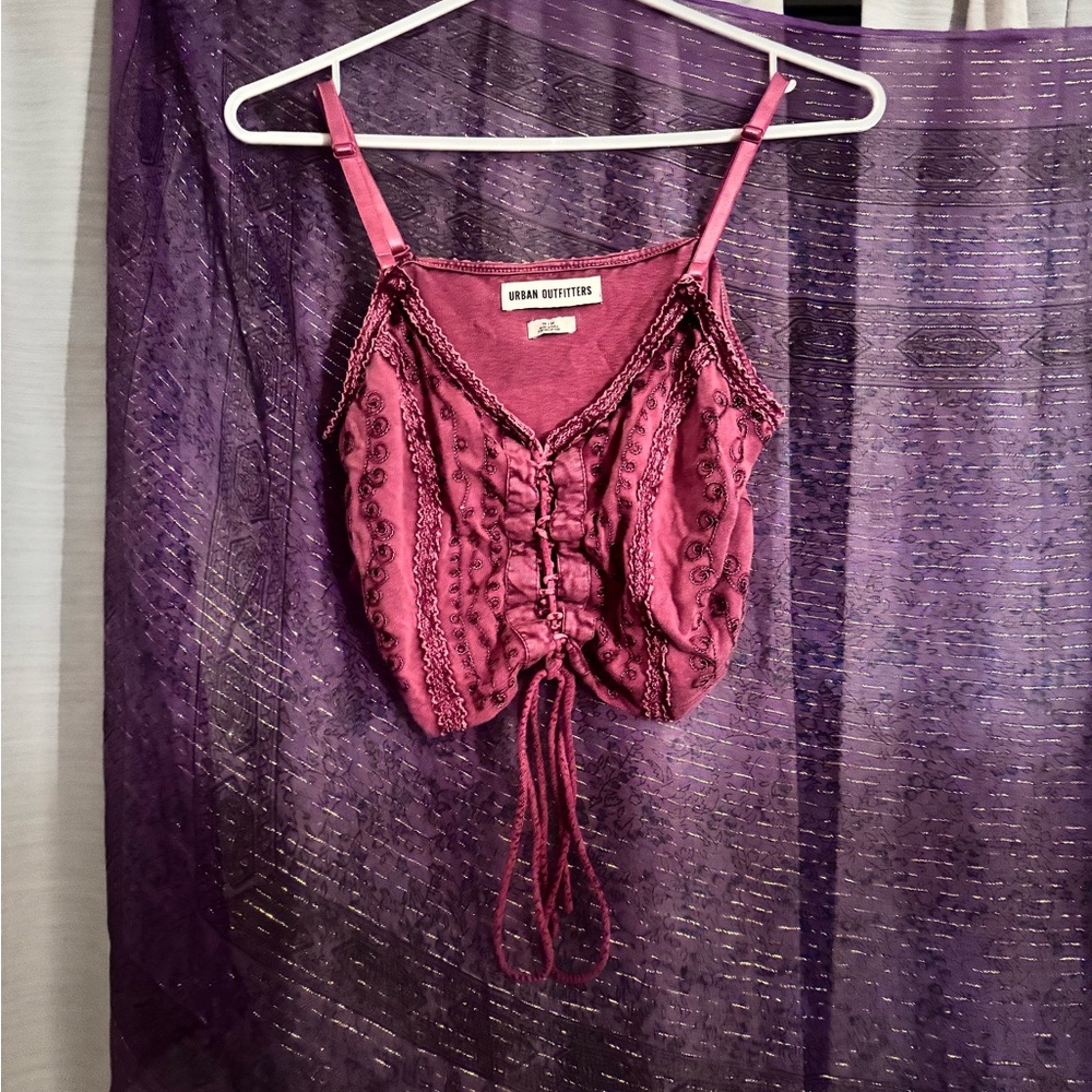 Embroidered Synch Tie top